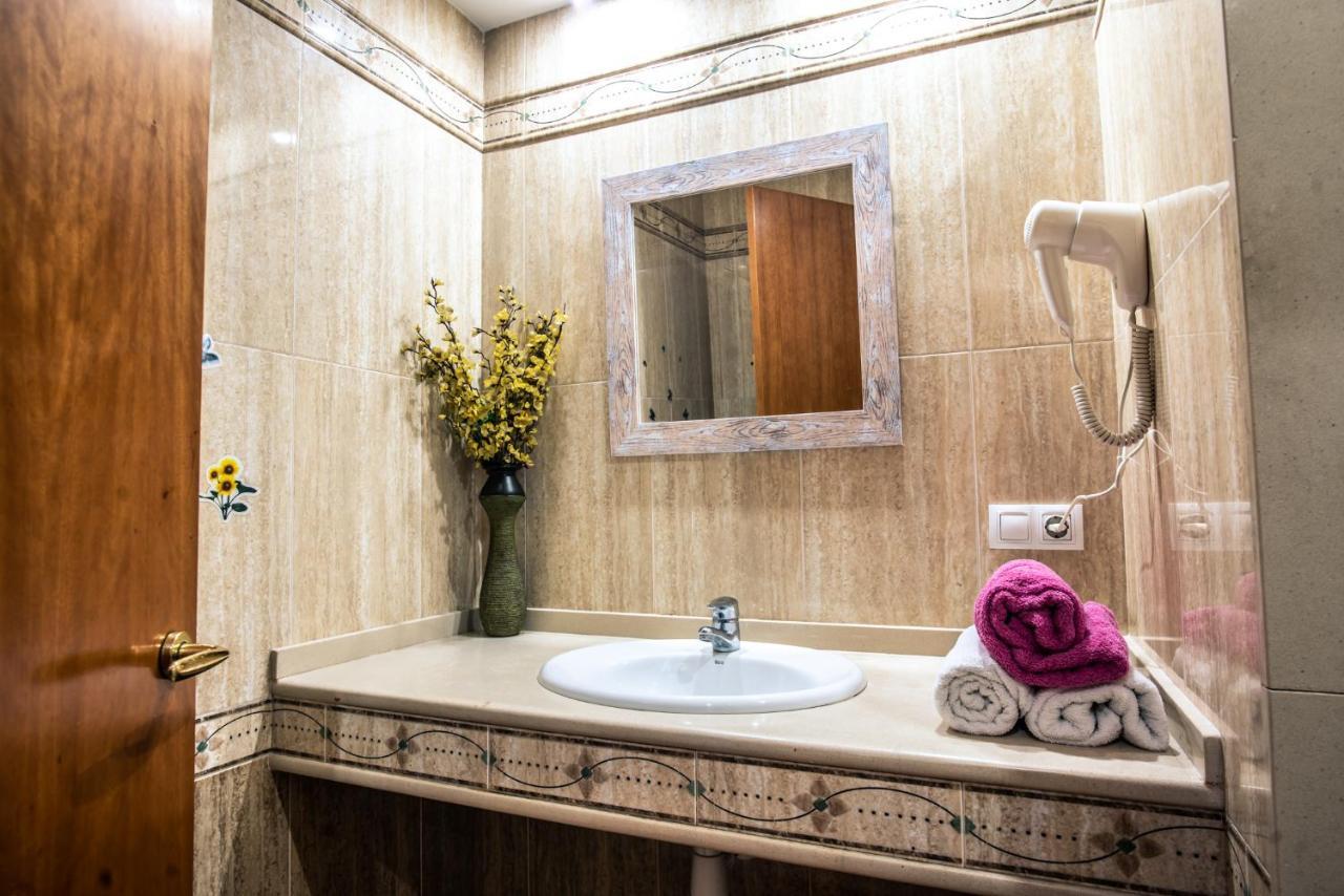 Apartaments Yaco Lloret de Mar Ngoại thất bức ảnh